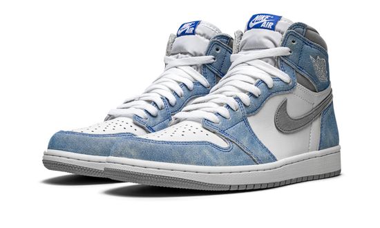 Air Jordans 1 High ‘Hyper Royal’ 555088-402